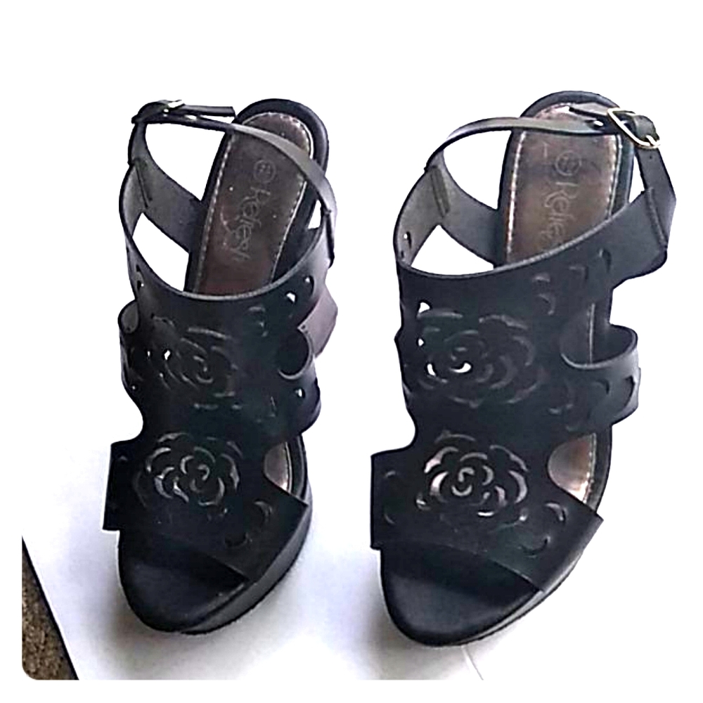 Laser Rose Detail Wedge